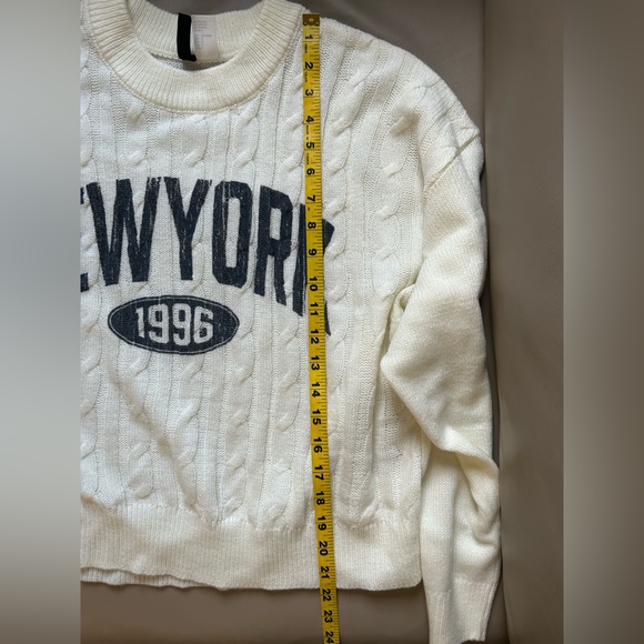 H&M *NWOT* New York Sweater - Picture 5 of 8